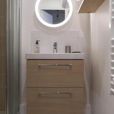 Sublime Cosy And Bright Apt Batignolles * Parigi