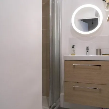 Sublime Cosy And Bright Apt Batignolles